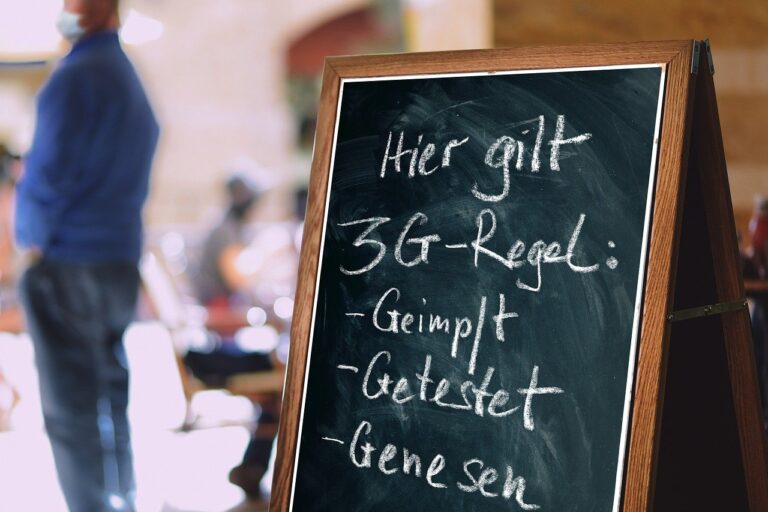 Hinweisschild vor Restaurant zur 3G-Regelung